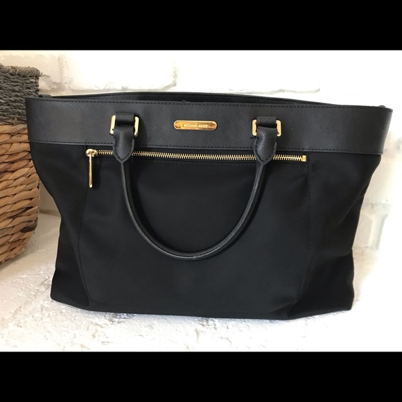 Michael Kors Handbags - Michael Kors tote